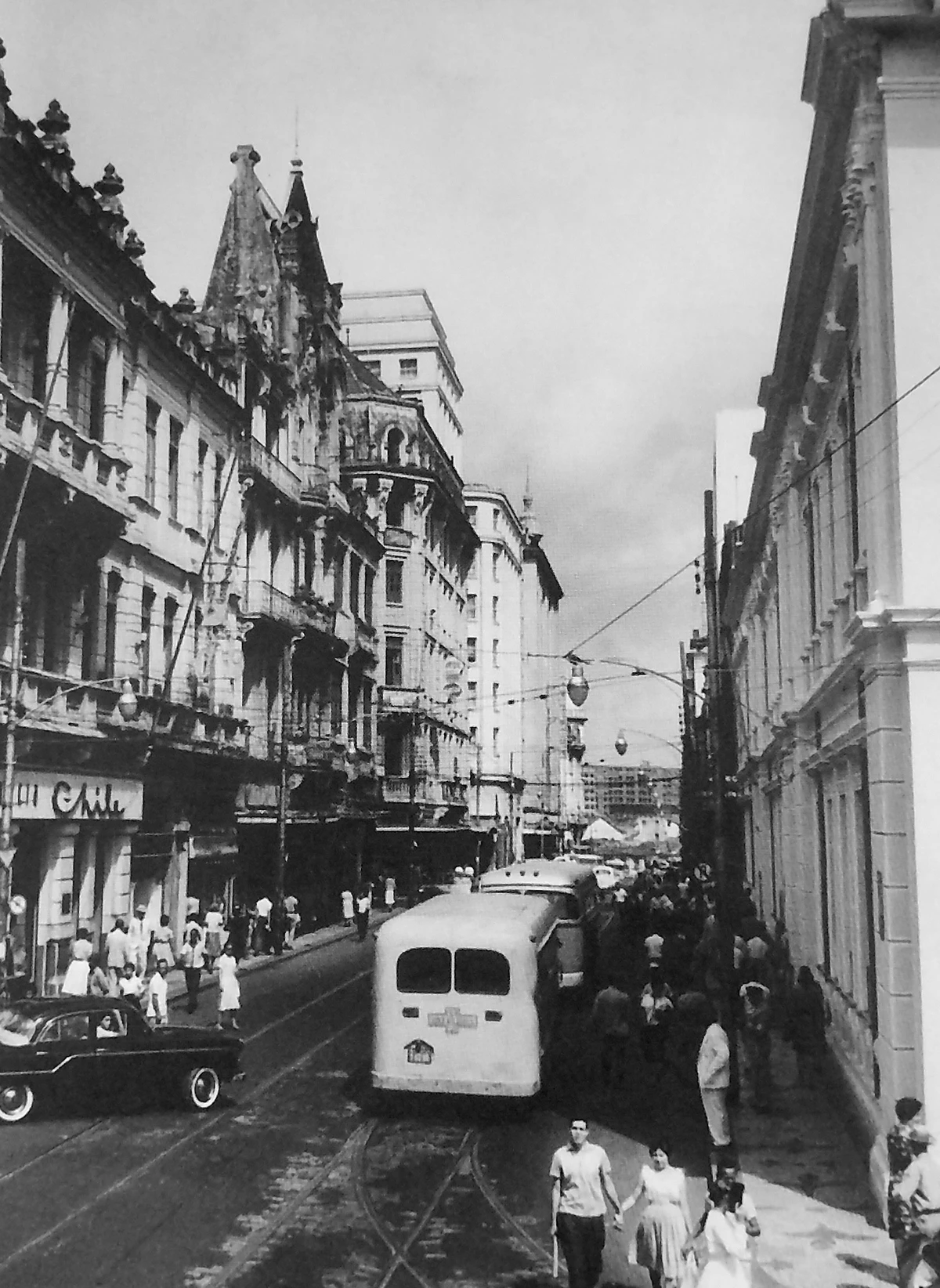 A loja Adamastor, um dos ícones comerciais da rua, pertenceu ao pai de Glauber Rocha por Arquivo CORREIO