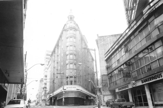 Fim de tarde na Rua Chile: às 17h, todos se encontravam — para passear, ver vitrines ou simplesmente ser vistos por Arquivo CORREIO