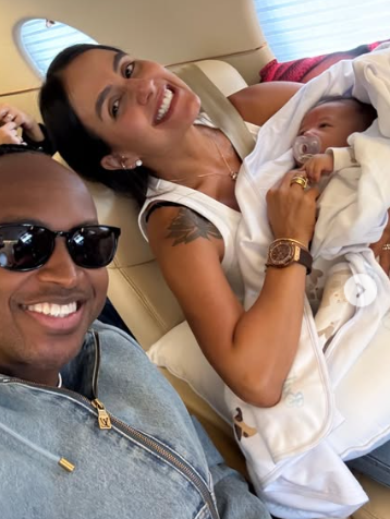 Carol Peixinho, Thiaguinho e filho Bento por Reprodução