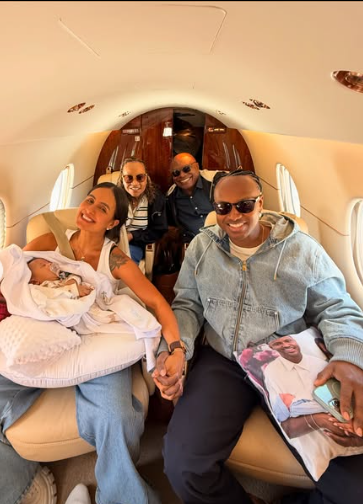 Carol Peixinho, Thiaguinho e filho Bento por Reprodução