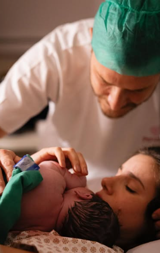 Nasce Clara, filha de Camila Queiroz e Kleber Toledo por Reprodução / Instagram