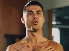 Imagem - Obsessão por espelhos, pintar unhas dos pés e abdominais na cama: confira 5 ‘manias’ que fazem de Cristiano Ronaldo um grande atleta
