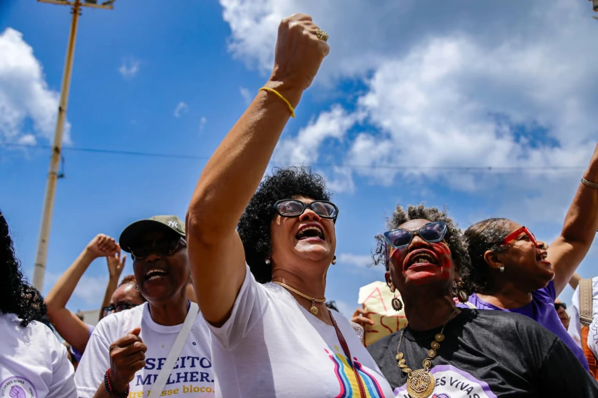 Ato reuniu manifestantes pelo fim da violência de gênero