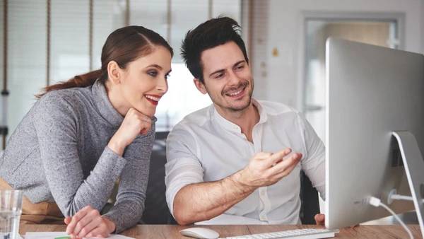 Convivência diária ajuda a explicar por que colegas se envolvem