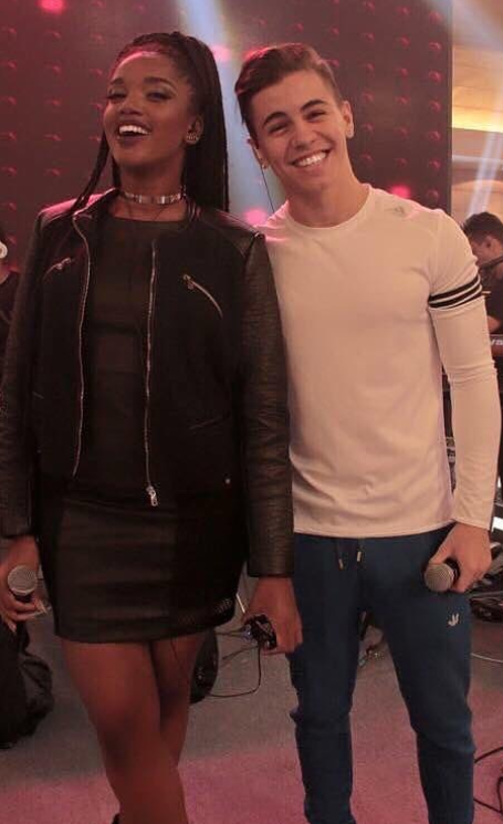 IZA foi backing vocal de MC Biel