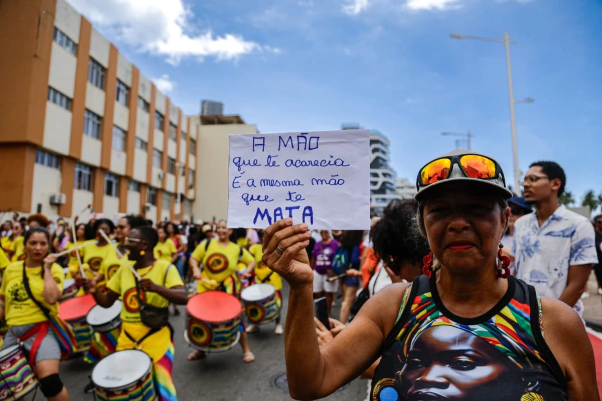 Mobilização ocupou Salvador em protesto contra a violência de gênero por Arisson Marinho/CORREIO