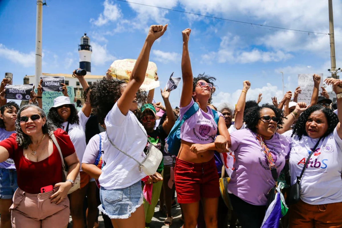 Mobilização ocupou Salvador em protesto contra a violência de gênero por Arisson Marinho/CORREIO