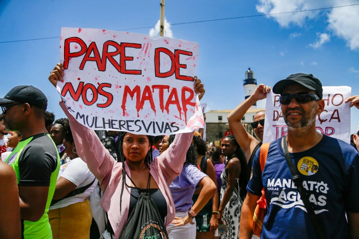 Mobilização ocupou Salvador em protesto contra a violência de gênero por Arisson Marinho/CORREIO