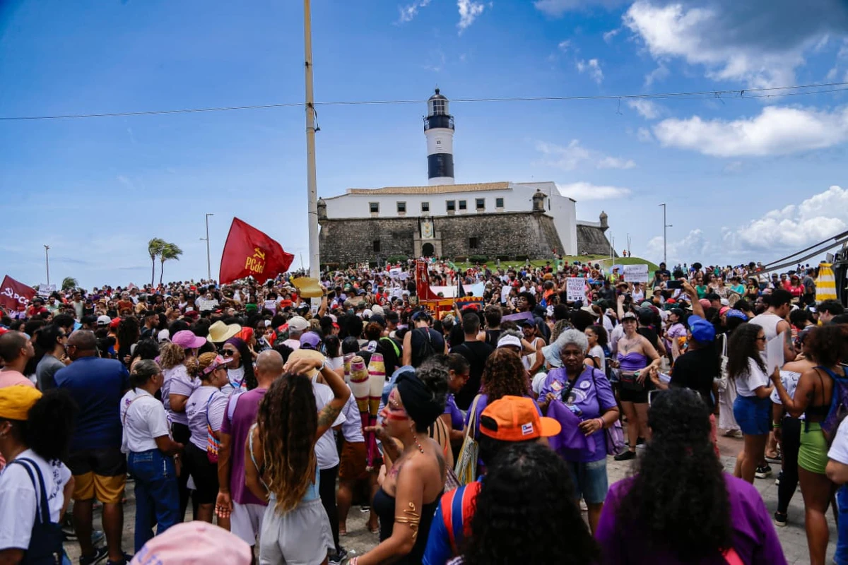 Mobilização ocupou Salvador em protesto contra a violência de gênero por Arisson Marinho/CORREIO