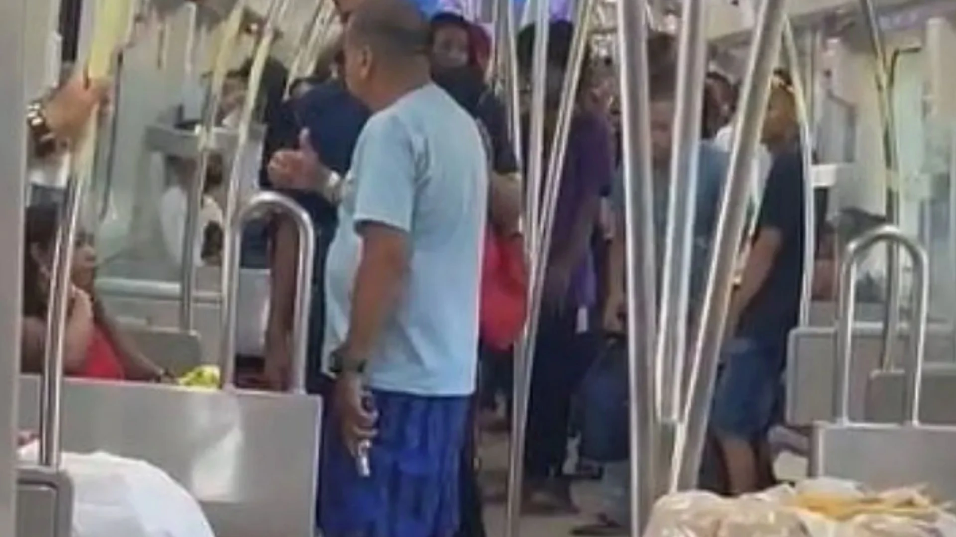 Imagem - PM reformado se envolve em discussão e tem arma roubada no metrô de Salvador