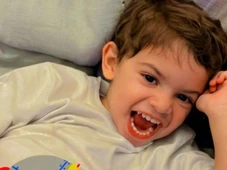 Imagem - Filho de Marília Mendonça, Léo, surpreende em primeira apresentação na bateria