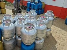 Imagem - Mais de 200 botijões de gás são apreendidos em depósitos clandestinos na Bahia