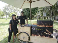 Imagem - 'Oh Farofeiro!': fundado por casal em Cassange, empresa leva o espírito churrasqueiro para festas de Salvador