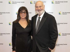 Imagem - Diretor de Hollywood e esposa são achados mortos em mansão; filho é suspeito pelo crime