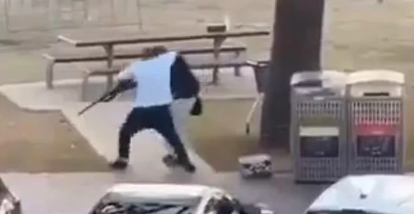 Ahmed al Ahmed foi filmado desarmando atirador