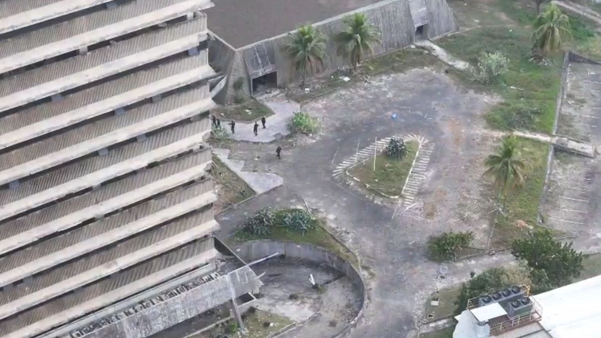 Antiga sede dos Correios acumula roubos e invasões 