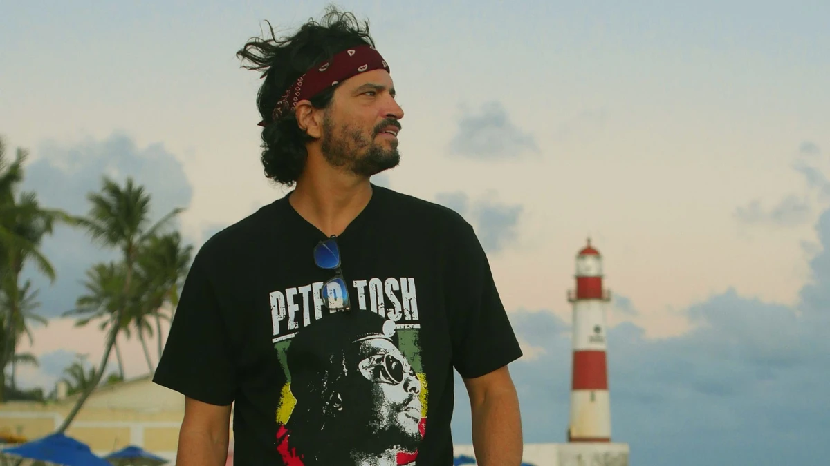 Cantor Rafael Pondé faz show em Salvador