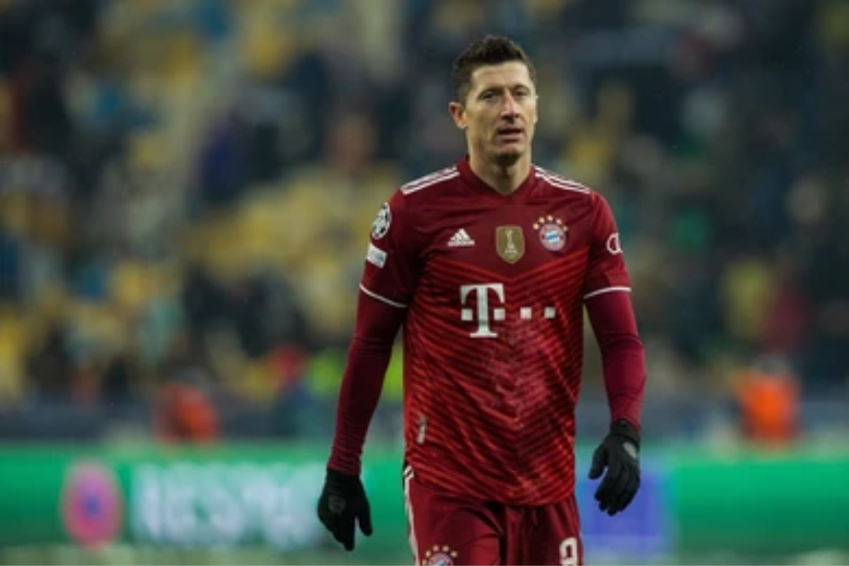 2021: Robert Lewandowski (POL) - Bayern de Munich  por Shutterstock 