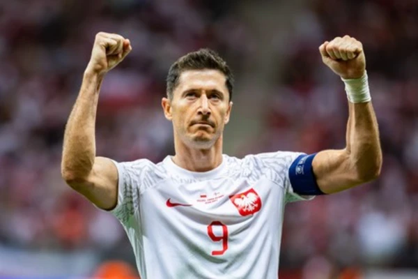 2020: Robert Lewandowski (POL) - Bayern de Munich  por Shutterstock 