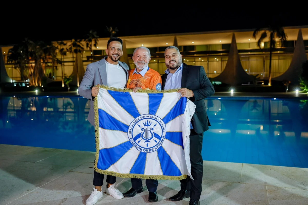 Lula e diretoria da Acadêmicos de Niterói por Ricardo Stuckert