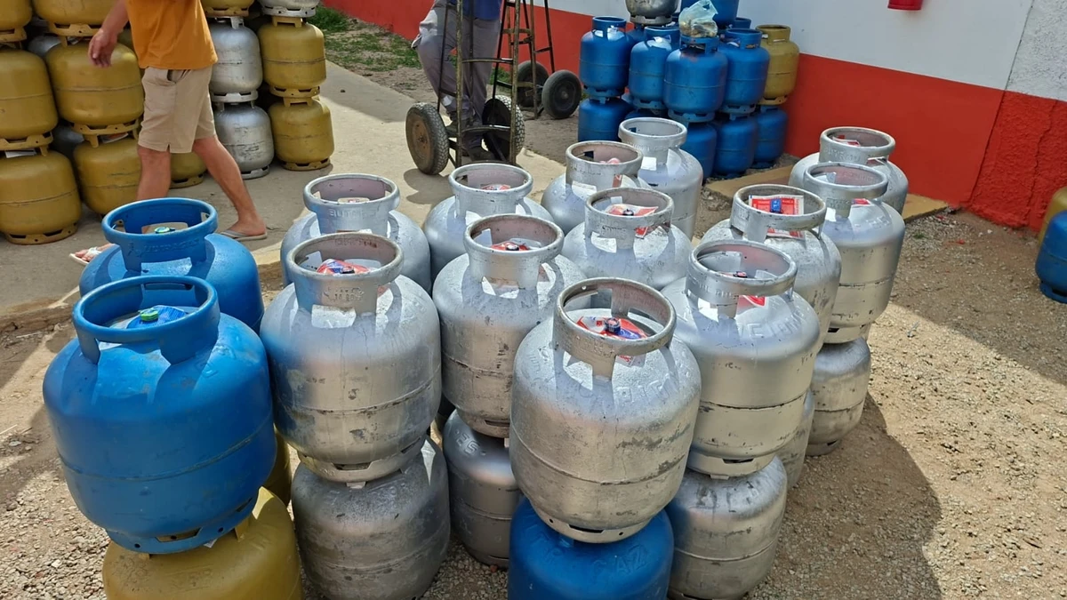 Material foi apreendido e quatro homens levados à delegacia