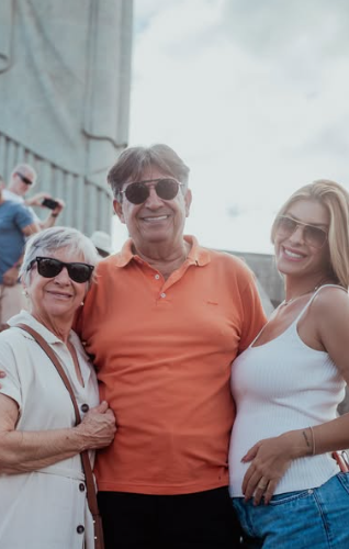 Primeira vez de Lore, Liz e família no Cristo Redentor (RJ) por Reprodução / Instagram