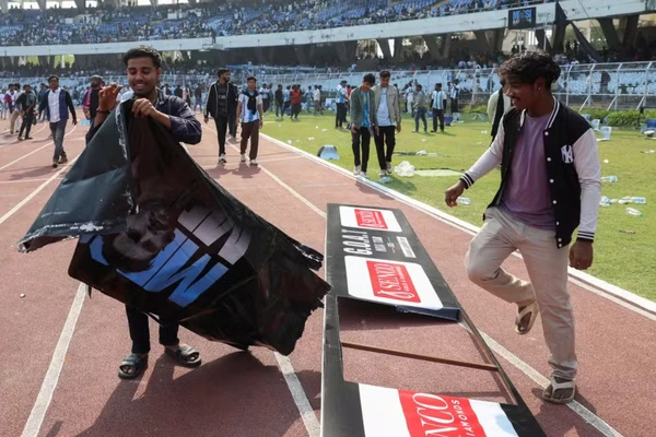 Torcedores se revoltaram após visita de Messi por REUTERS/Sahiba Chawdhary