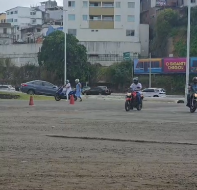 Acidente é registrado em área de treino para motos em Salvador por Leitor CORREIO