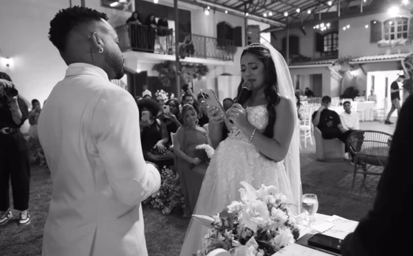 Cristian Bell se casa em cerimônia íntima ao lado de Ana Carla por Reprodução/Instagram