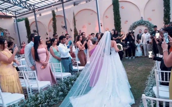 Cristian Bell se casa em cerimônia íntima ao lado de Ana Carla por Reprodução/Instagram