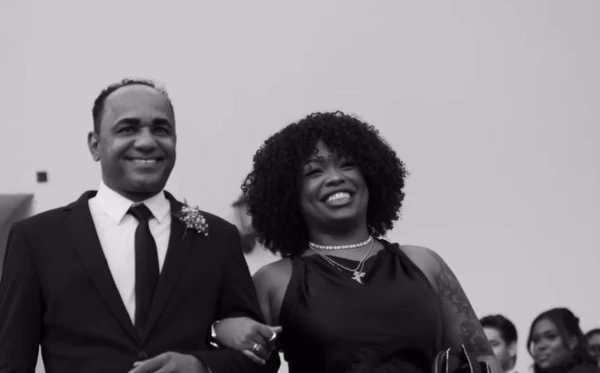 Cristian Bell se casa em cerimônia íntima ao lado de Ana Carla por Reprodução/Instagram