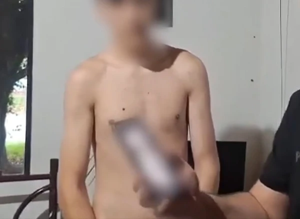 Jovem foi preso em casa por Reprodução