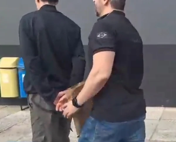 Jovem foi preso em casa por Reprodução