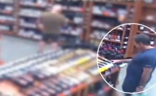 Juiz foi flagrado por câmeras de segurança por Reprodução