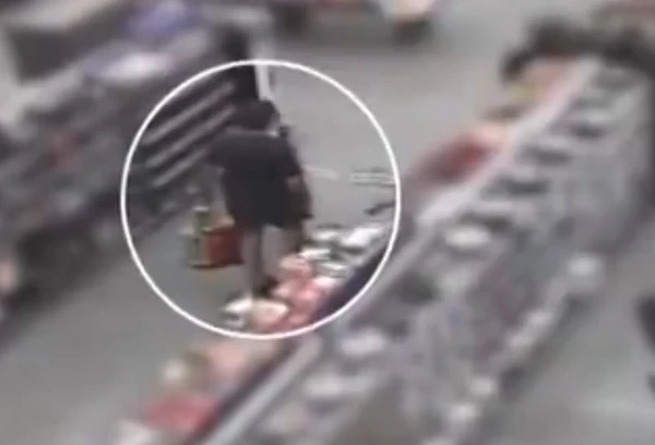 Juiz foi flagrado por câmeras de segurança por Reprodução