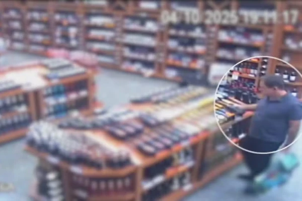 Juiz foi flagrado por câmeras de segurança por Reprodução