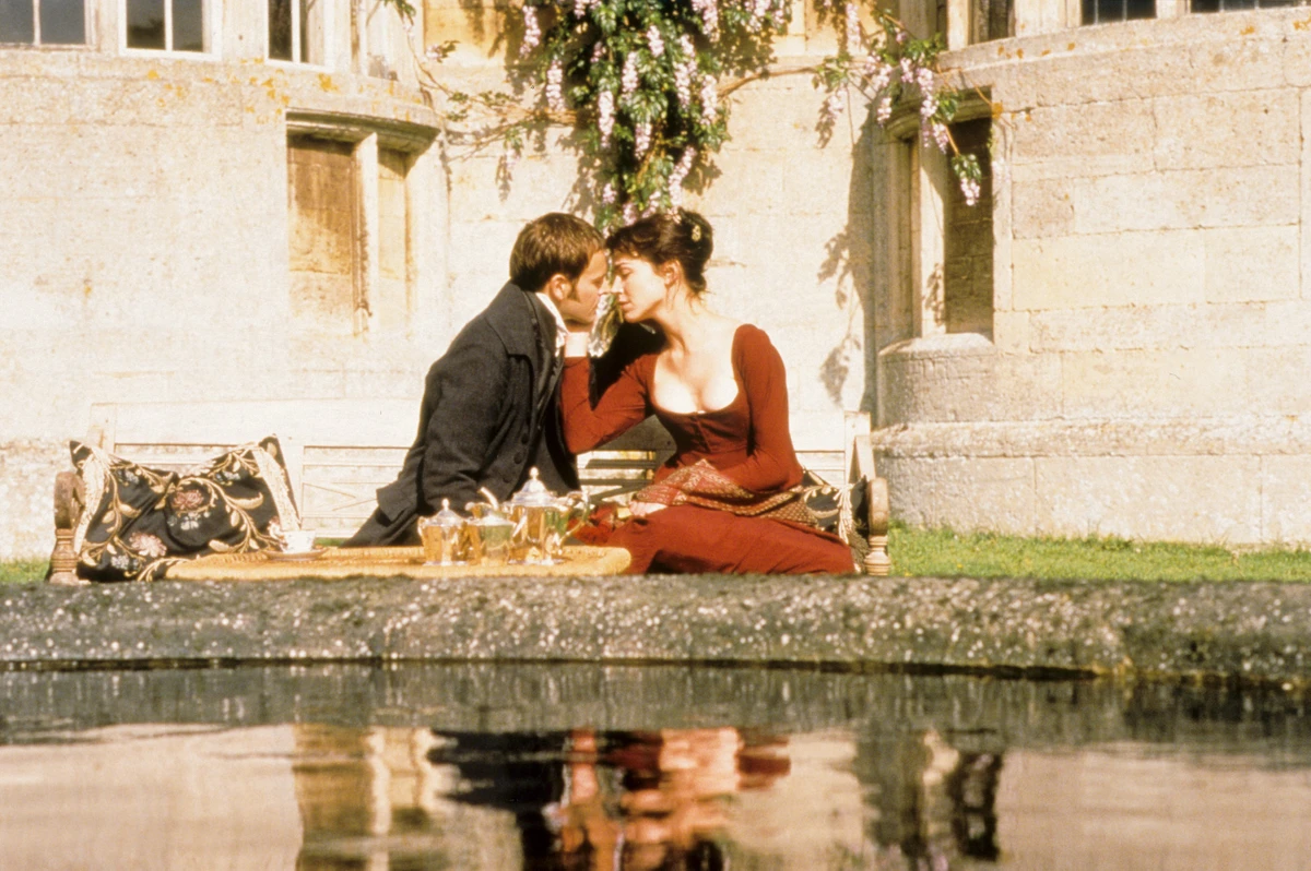 Mansfield Park (1999) - Filme que acompanha Fanny Price, criada por parentes ricos, enfrentando dilemas morais e afetivos em um ambiente de privilégios por Miramax