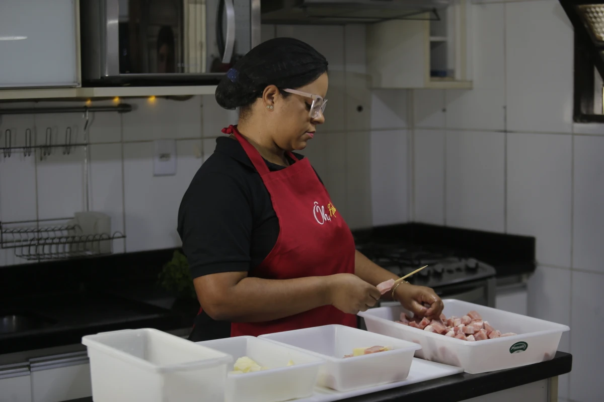 "Oh Farofeiro!" leva o espírito churrasqueiro para festas de Salvador por Arisson Marinho/CORREIO