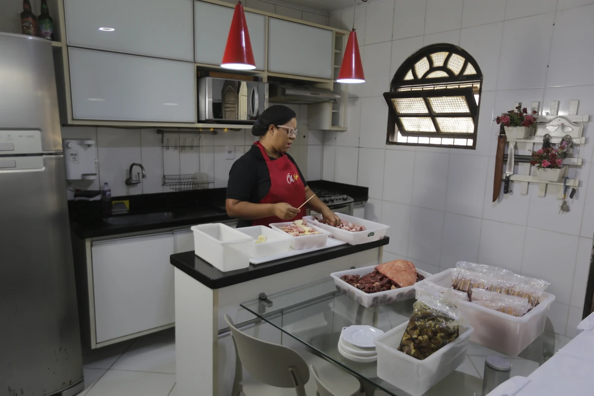 "Oh Farofeiro!" leva o espírito churrasqueiro para festas de Salvador por Arisson Marinho/CORREIO