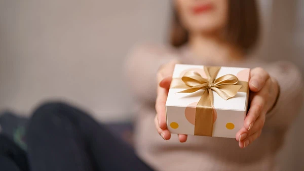 Saiba como relógios e lenços podem ser interpretados como sinais de afastamento ou encerramento de ciclo