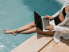 Imagem - Alerta de fim de ano: por que desconectar das férias é mais difícil para algumas pessoas