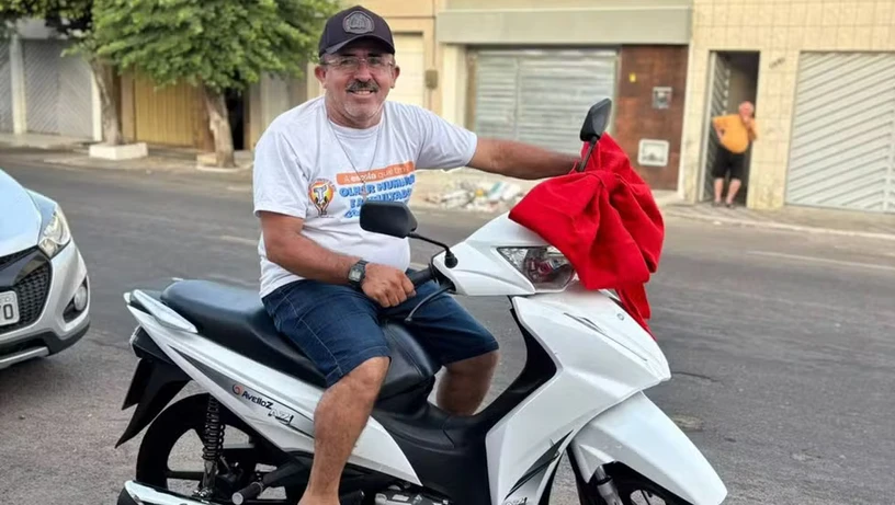 Imagem - Pais de alunos fazem vaquinha para dar moto de presente de Natal para porteiro de escola