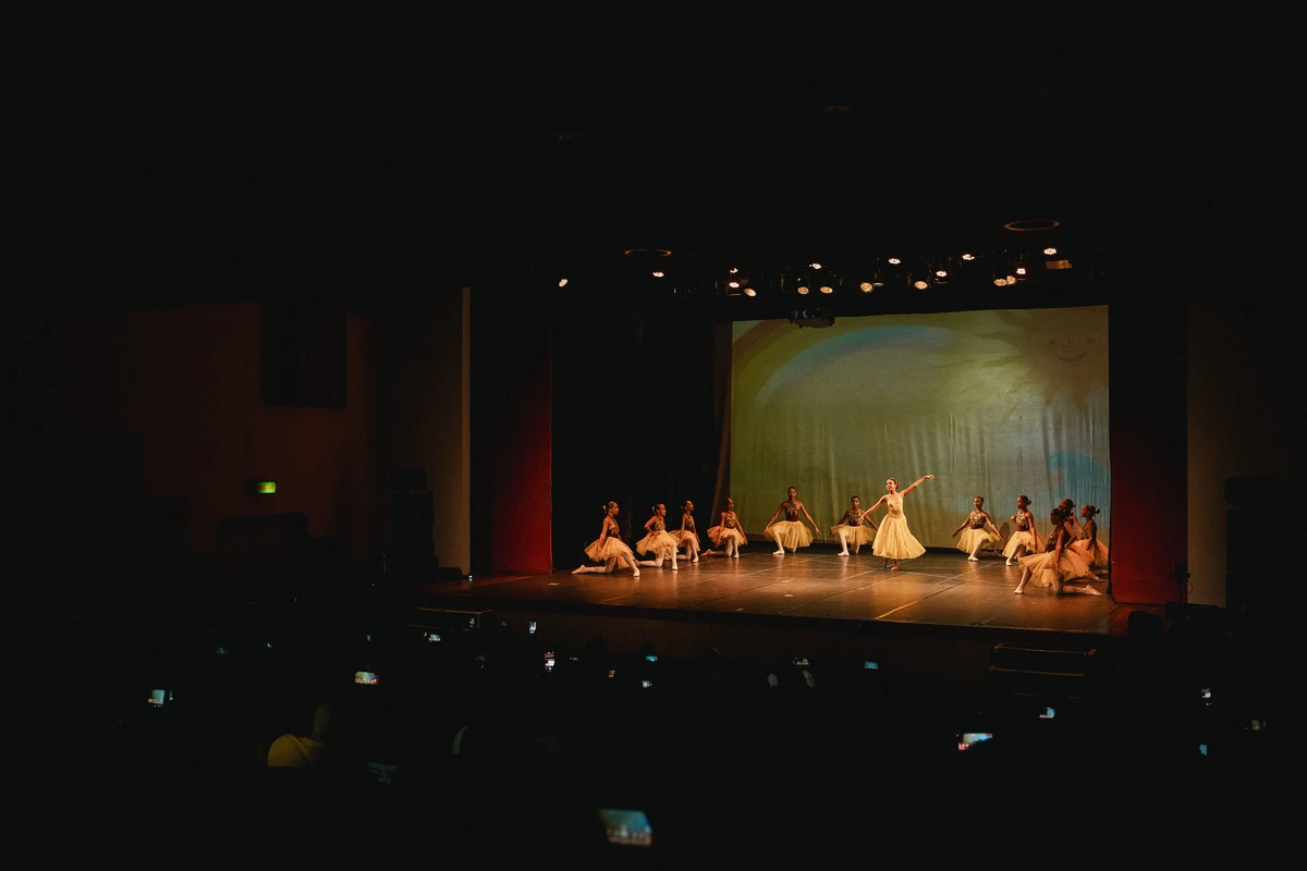 A escola utiliza a metodologia Mandala, criada por Marília e baseada no modelo de ensino da instituição inglesa Royal Academy of Dance
