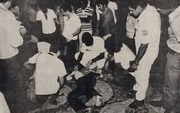 Baleado, Lourival tentou correr mas caiu em frente à joalheria por Hipólito Pereira/Arquivo CORREIO