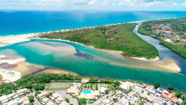 Em Camaçari, Barra do Jacuípe encanta com o encontro do rio com mar, além de ser um excelente lugar para andar de Jet Ski por Reprodução 