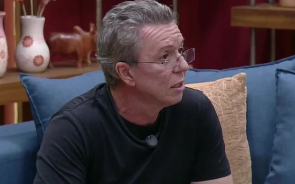 Boninho visitou sede de 'A Fazenda 17' de surpresa