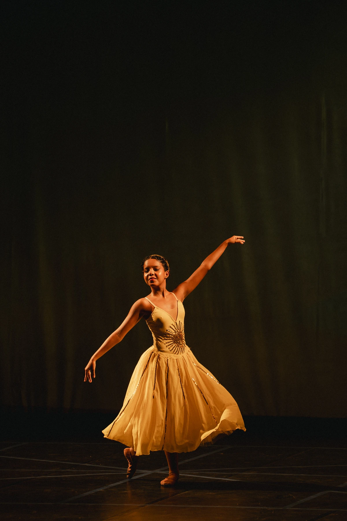 Cerca de 130 crianças e adolescentes participam das aulas do projeto Dança Criança, que realiza aulas no Centro Espírita Cidade da Luz por Thaina Bittencourt/ Divulgação 