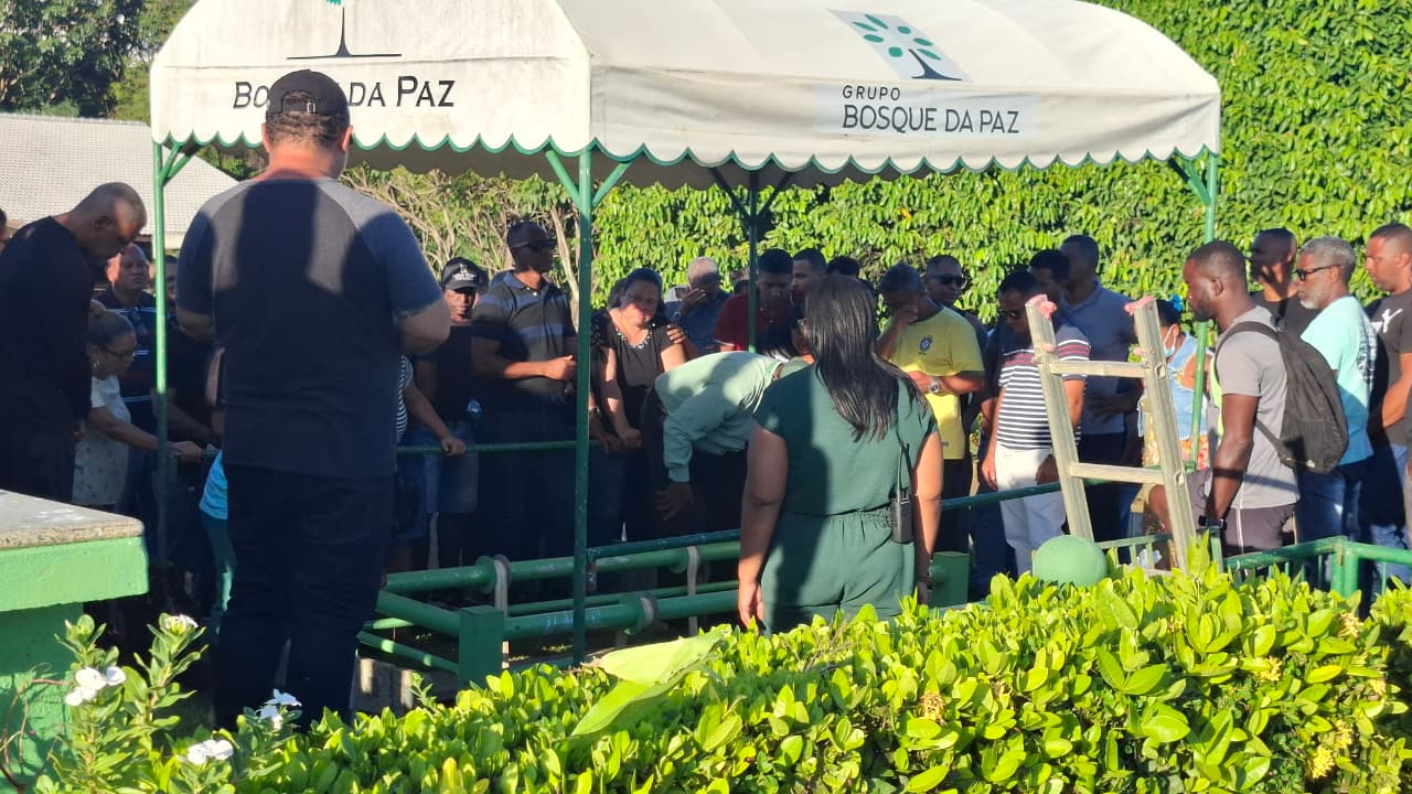 Corpos dos técnicos foram sepultados nesta quarta (17) por Gilberto Barbosa/CORREIO