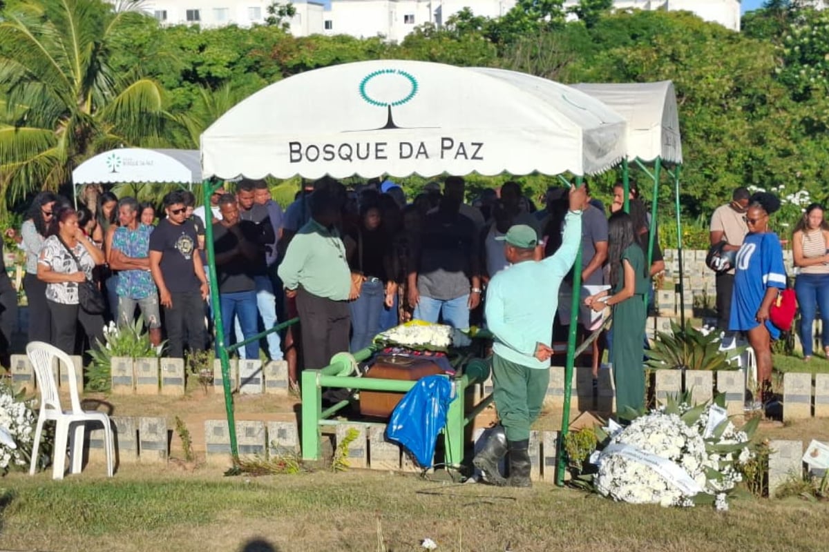 Corpos dos técnicos foram sepultados nesta quarta (17) por Gilberto Barbosa/CORREIO
