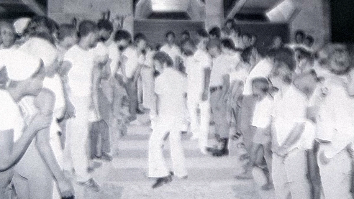 Corpos sendo removidos por Hipólito/Arquivo CORREIO